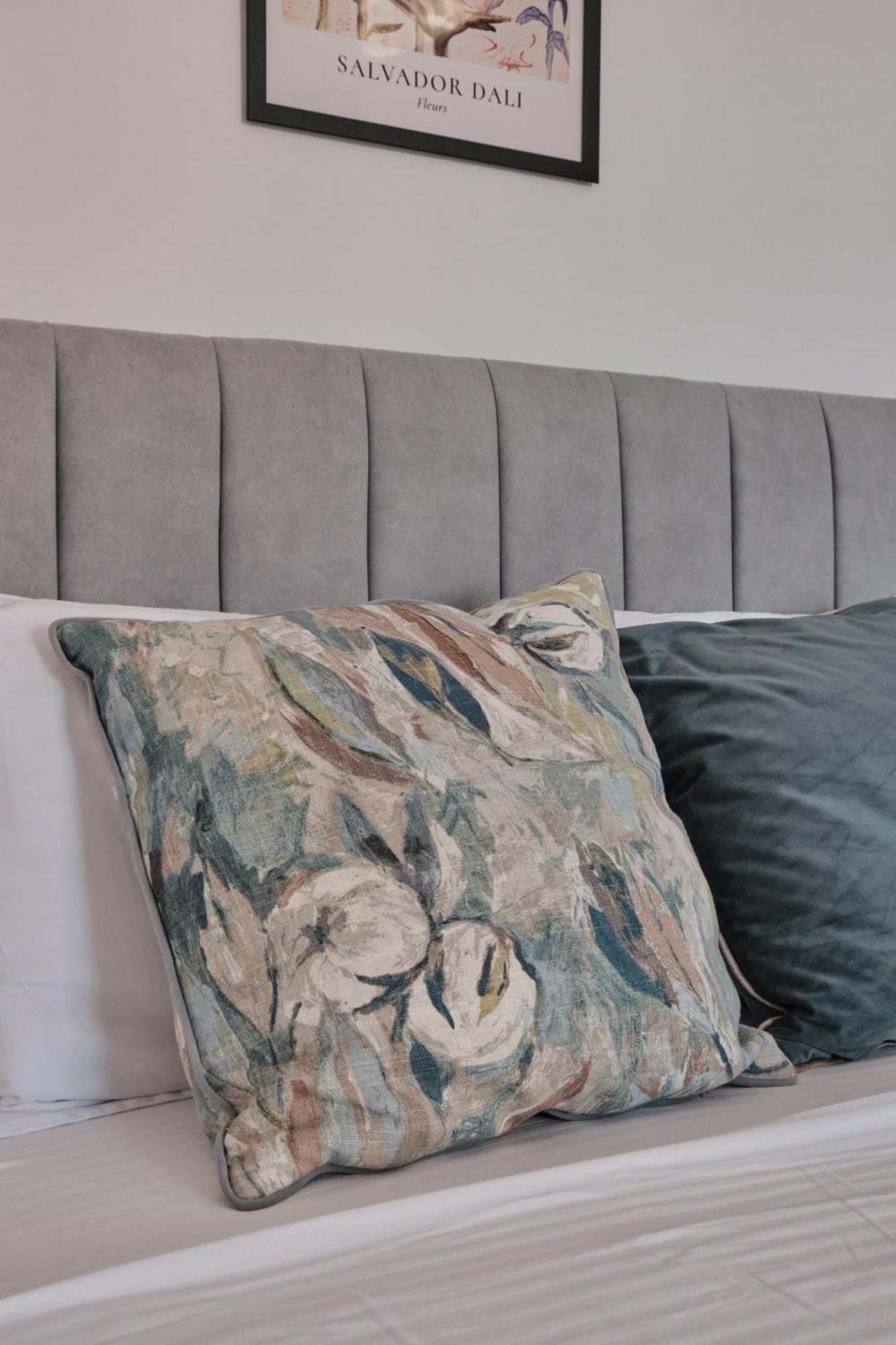 סמיי Seven City Apartments מראה חיצוני תמונה