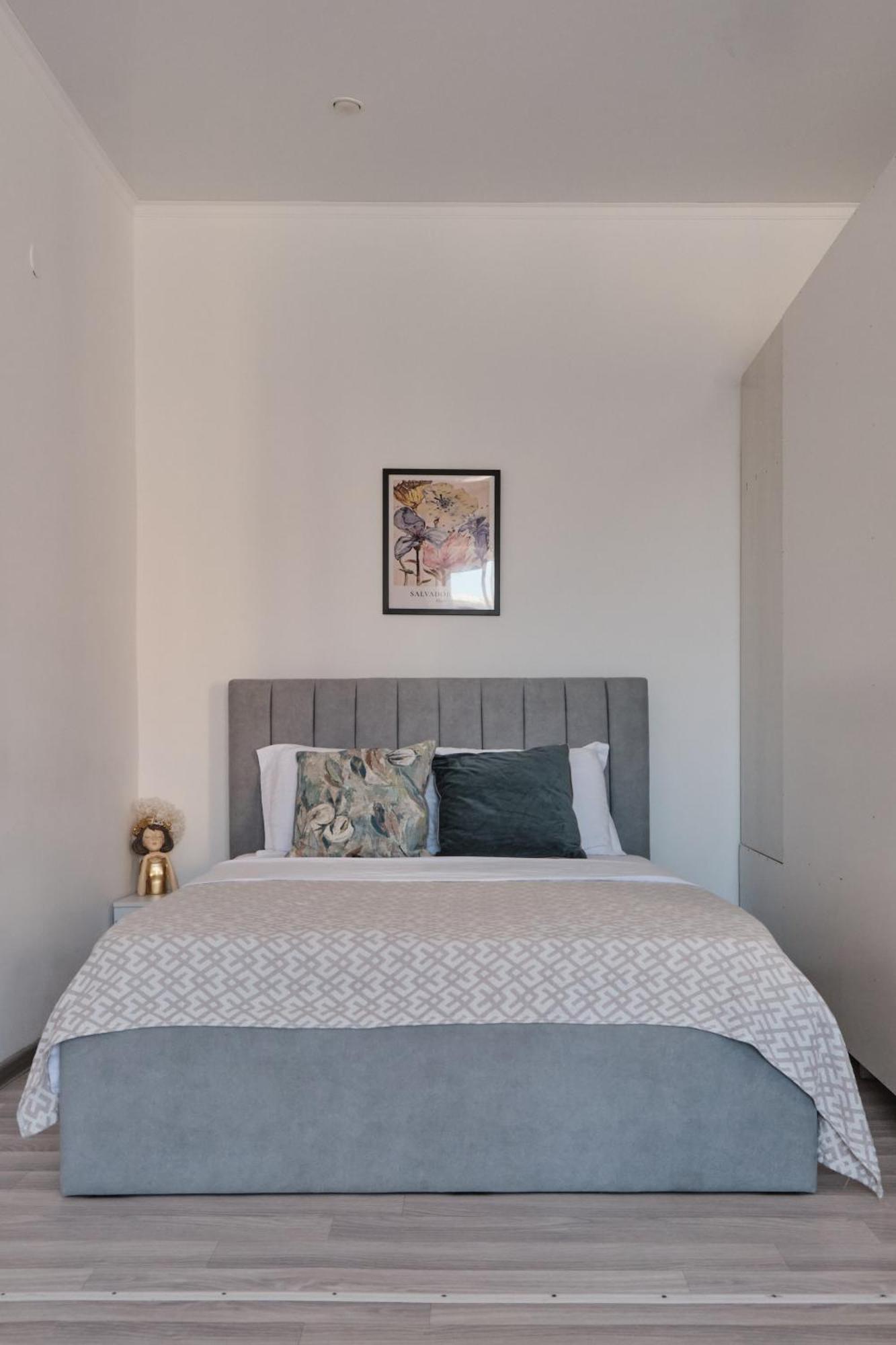 סמיי Seven City Apartments מראה חיצוני תמונה