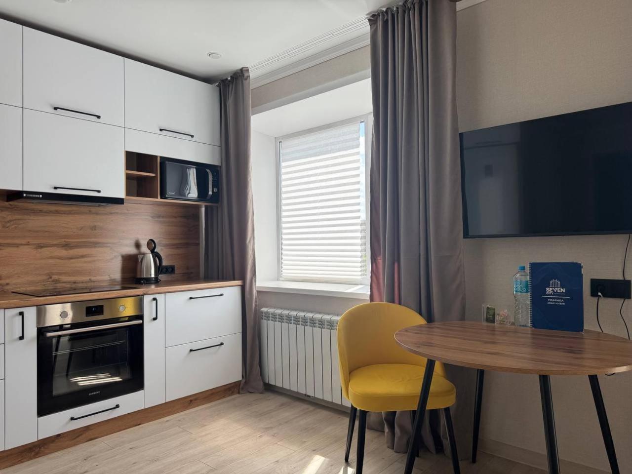 סמיי Seven City Apartments מראה חיצוני תמונה