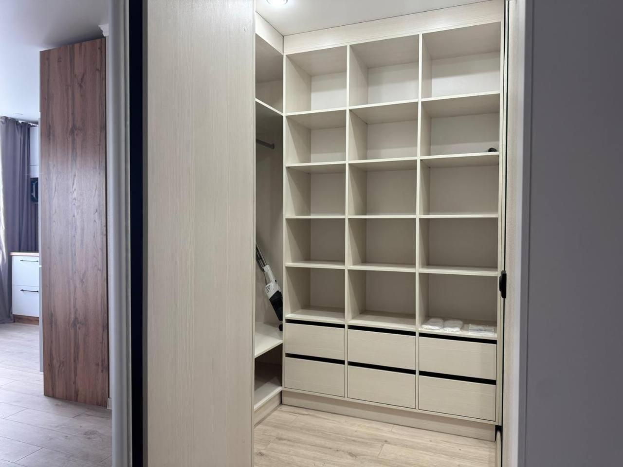 סמיי Seven City Apartments מראה חיצוני תמונה