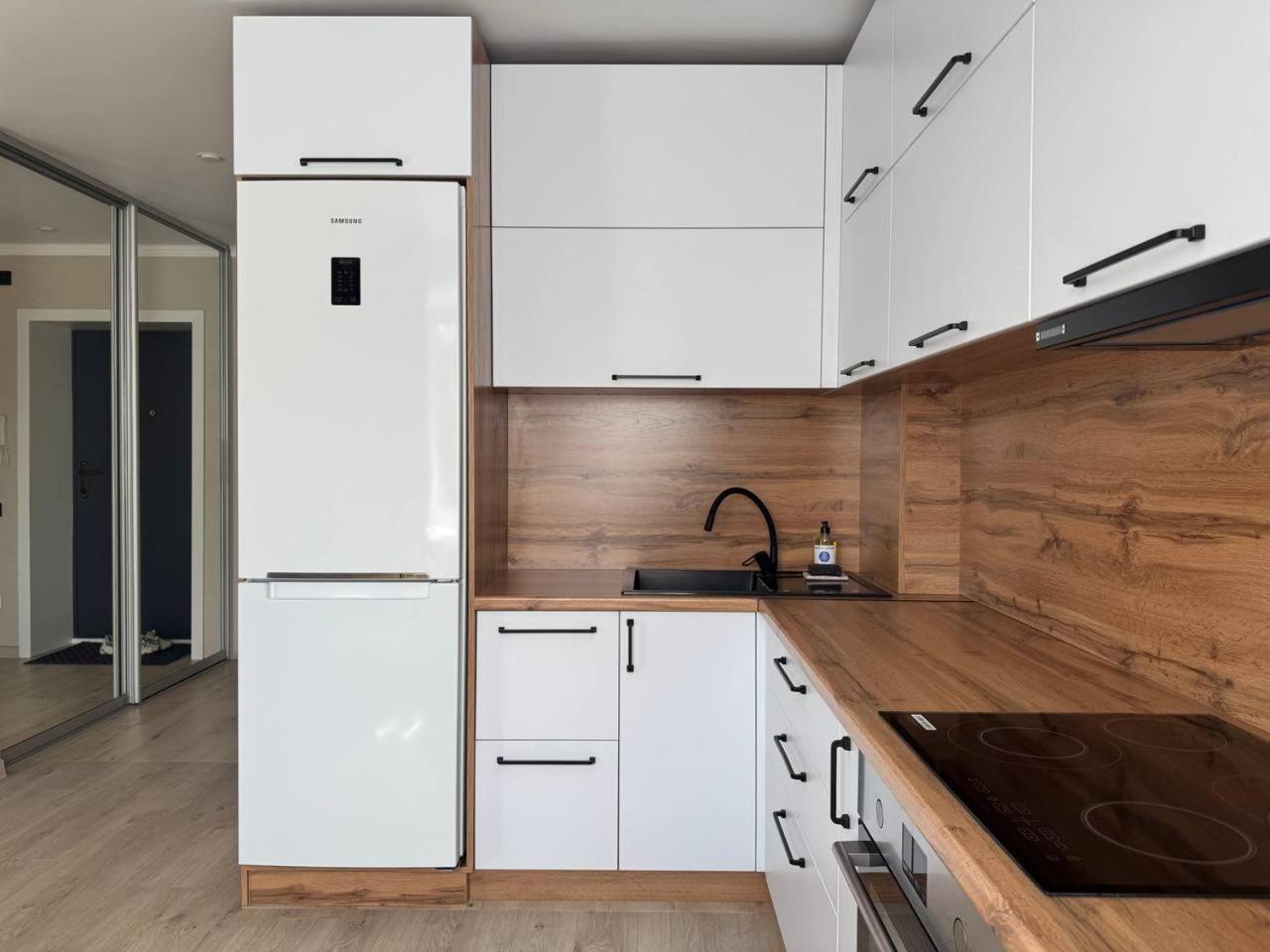 סמיי Seven City Apartments מראה חיצוני תמונה