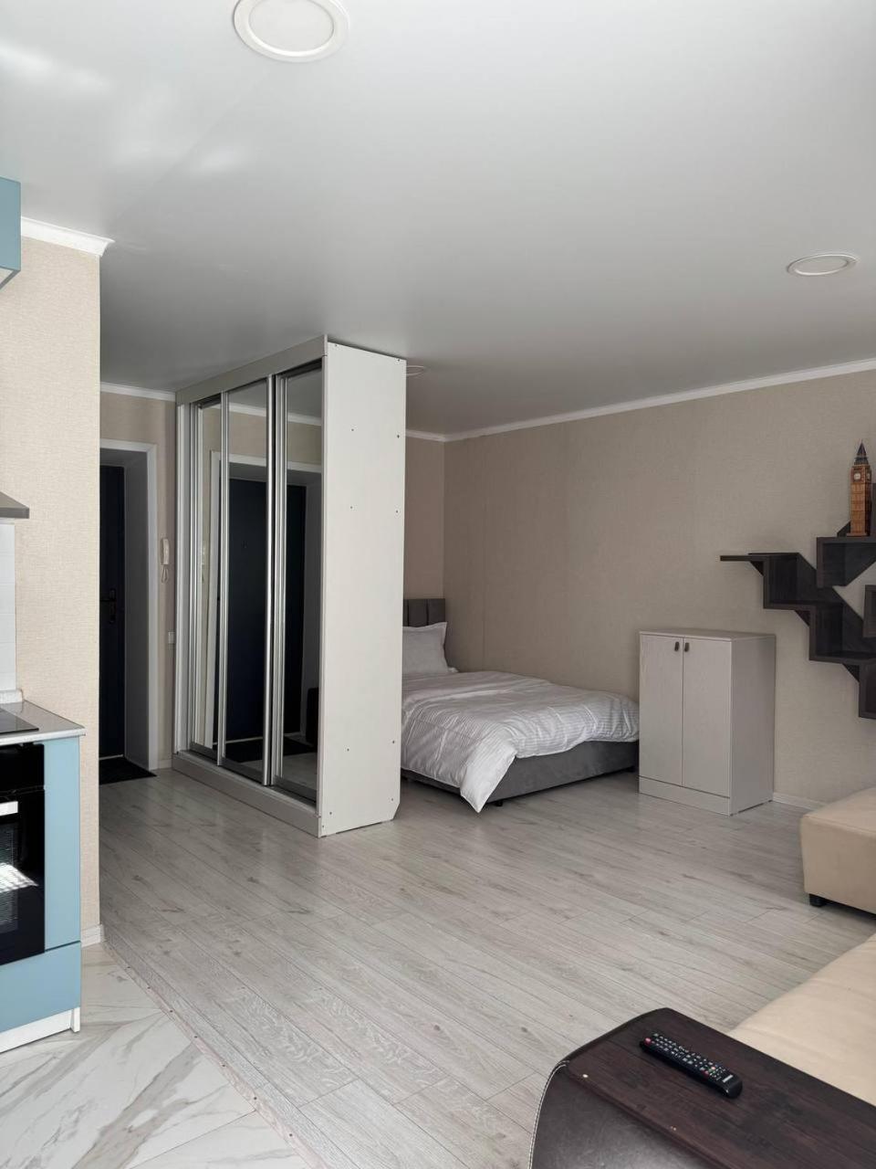 סמיי Seven City Apartments מראה חיצוני תמונה