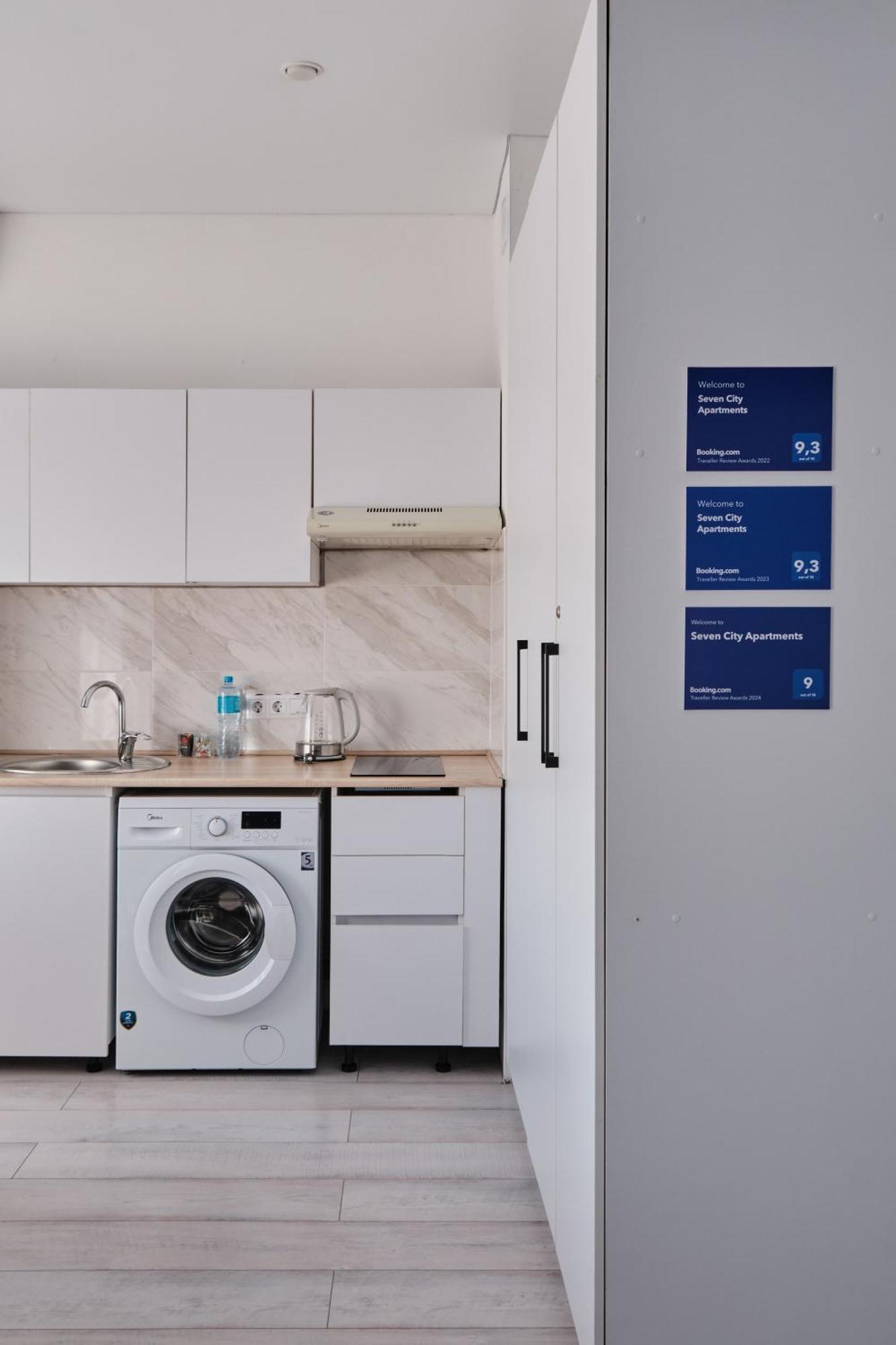 סמיי Seven City Apartments מראה חיצוני תמונה