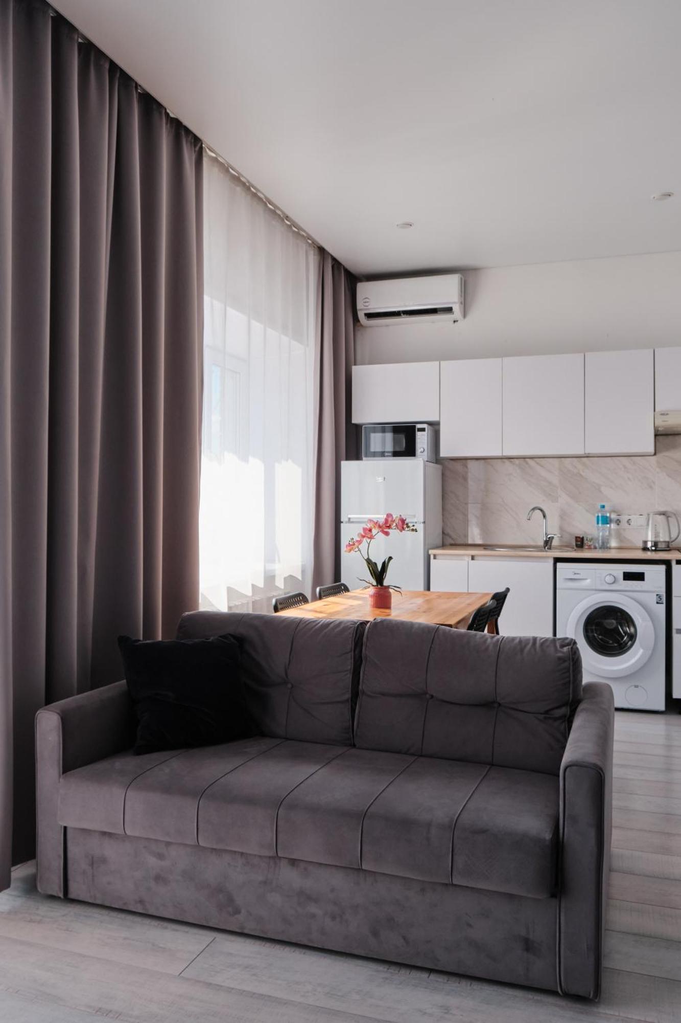 סמיי Seven City Apartments מראה חיצוני תמונה