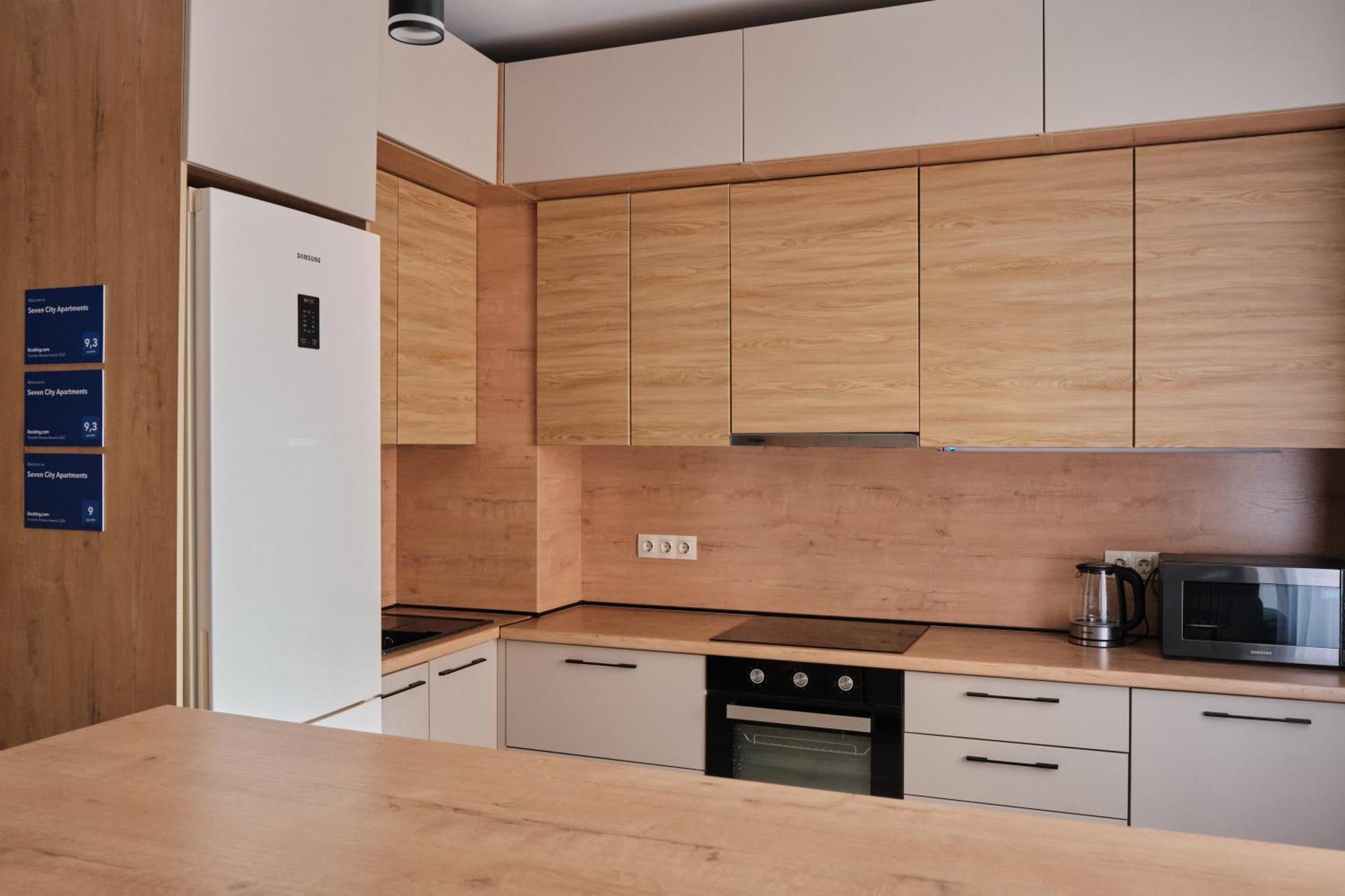 סמיי Seven City Apartments מראה חיצוני תמונה