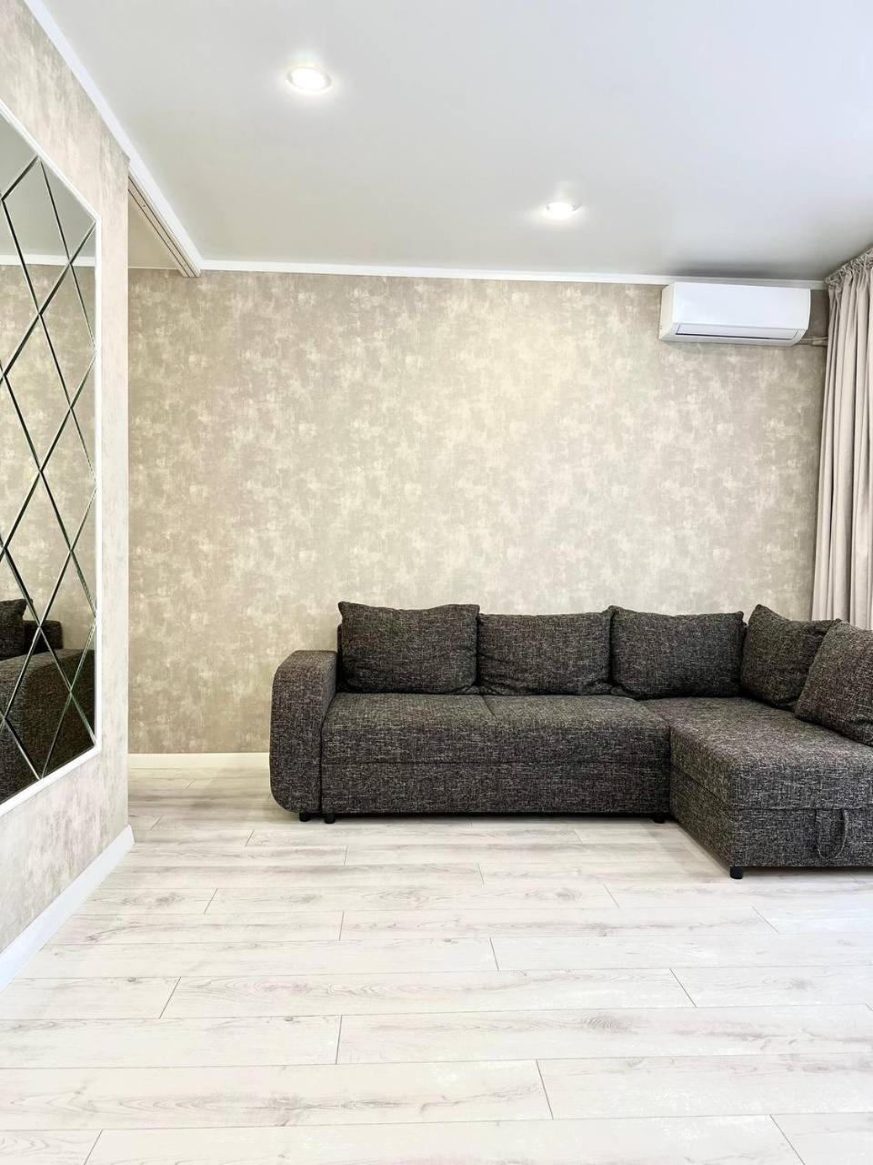 סמיי Seven City Apartments מראה חיצוני תמונה